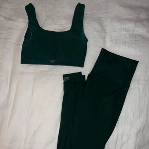 Dark green sculptflex seamless set active x revolve set size small
